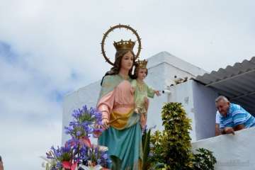 La Gavia procesiona a sus patronos en el último día de su fiesta (Foto Francisco Javier Santana)